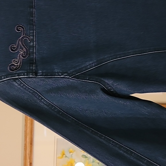 HAGGAR blue jean jacket, dark wash, semi fitted, embroiderd details, 8 - Picture 8 of 13